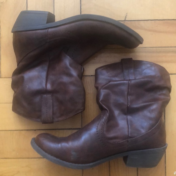 short, slouchy Cowgirl Boots 🤠 - Picture 1 of 2
